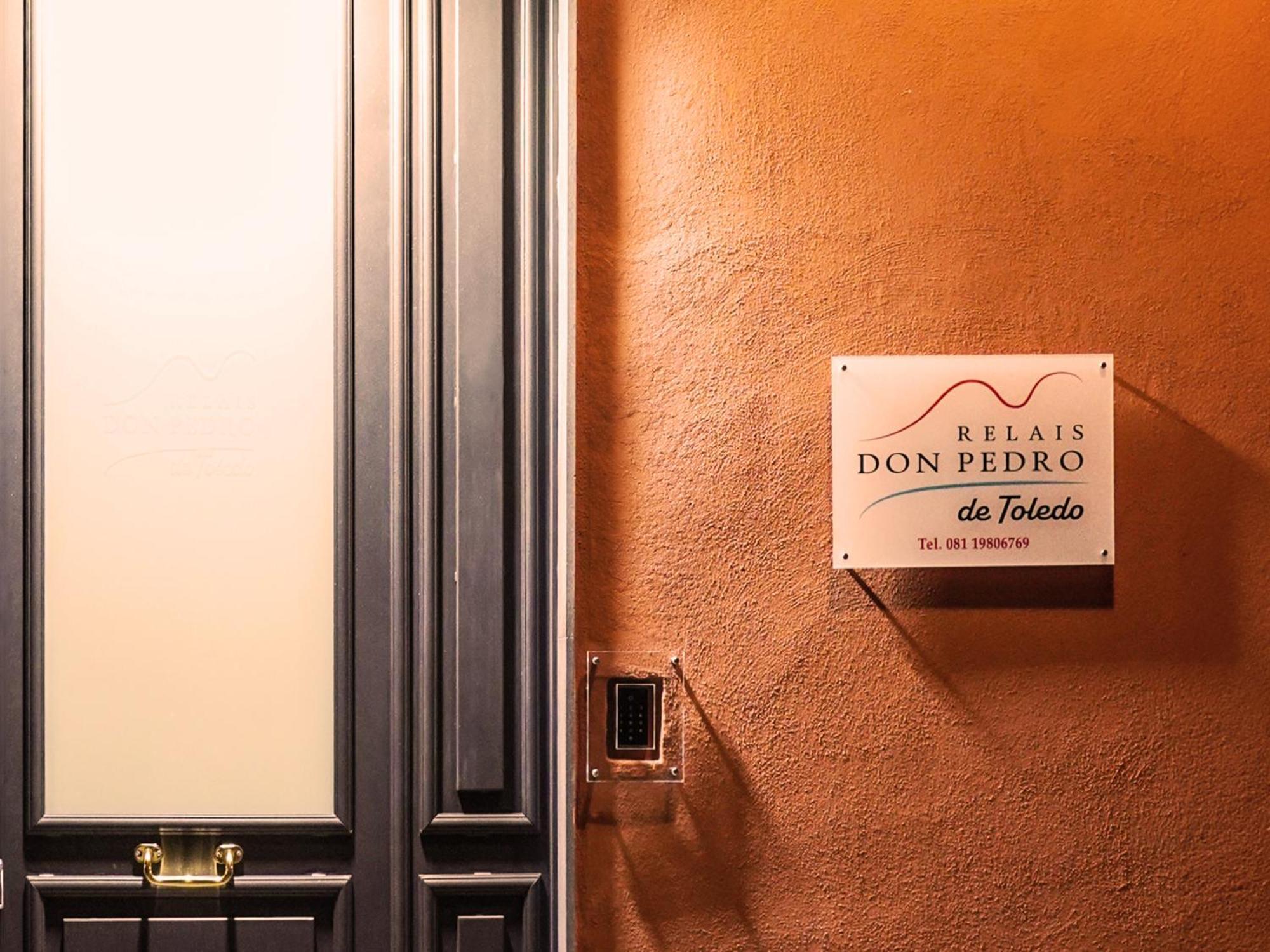 Готель Relais Don Pedro De Toledo Неаполь Екстер'єр фото